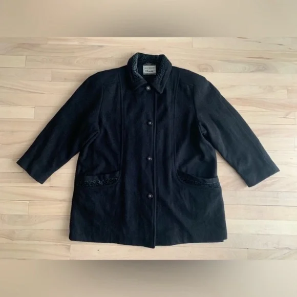 VINTAGE - Black Wool Coat with Shearling Collar | Minimalist Oversized Jacket - Picture 13 of 13